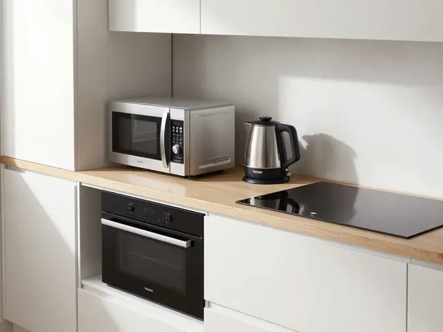 Kompaktní spotřebiče do malých kuchyní: Jak vybrat správné přístroje pro prostor pod 8 m²